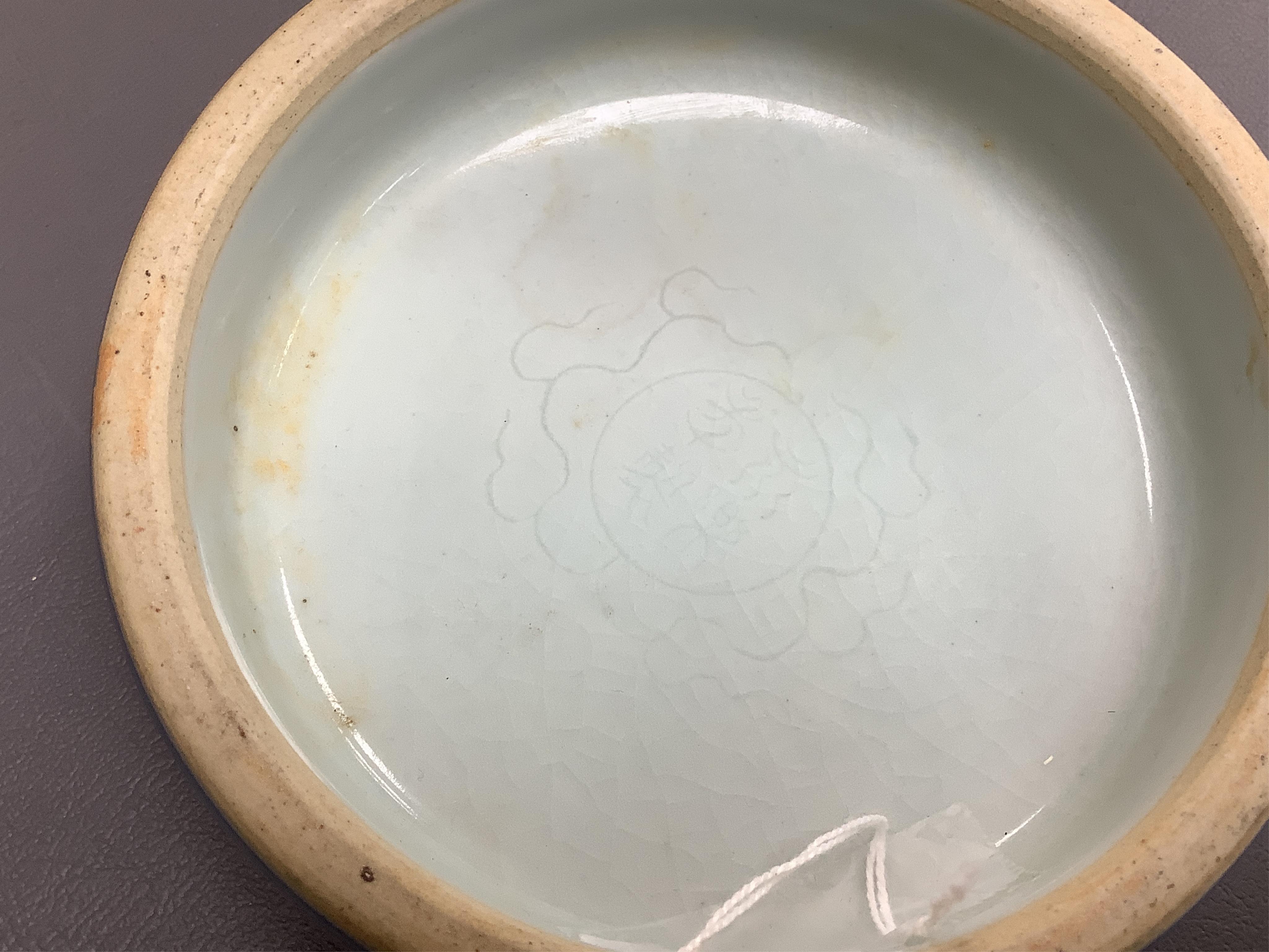 A shallow Chinese blue and white bowl, 13.5cm diameter